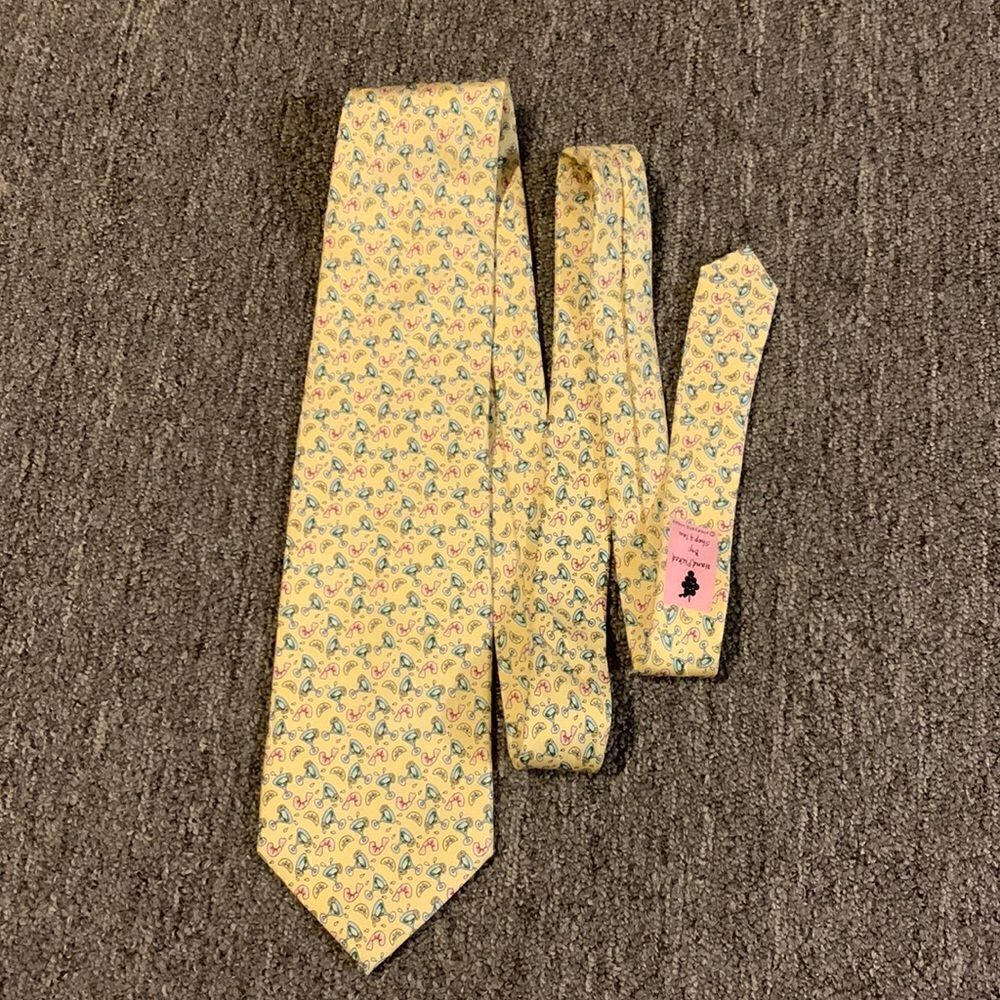 Vineyard Vines EUC yellow shrimp cocktail hand picked by Shep & Ian neck tie